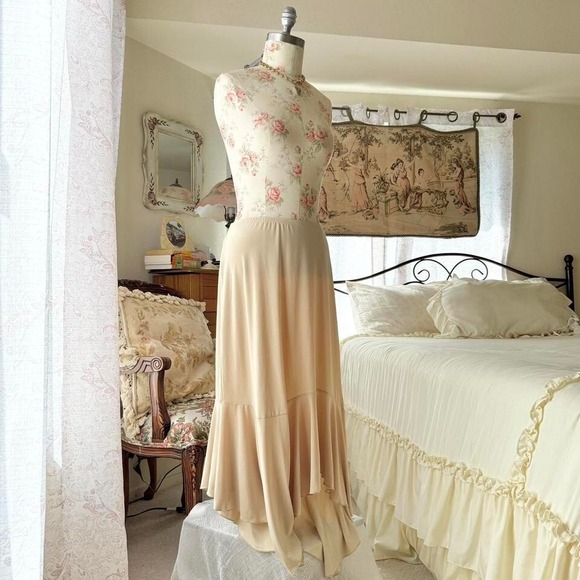Dresses & Skirts - cream vintage maxi skirt xl